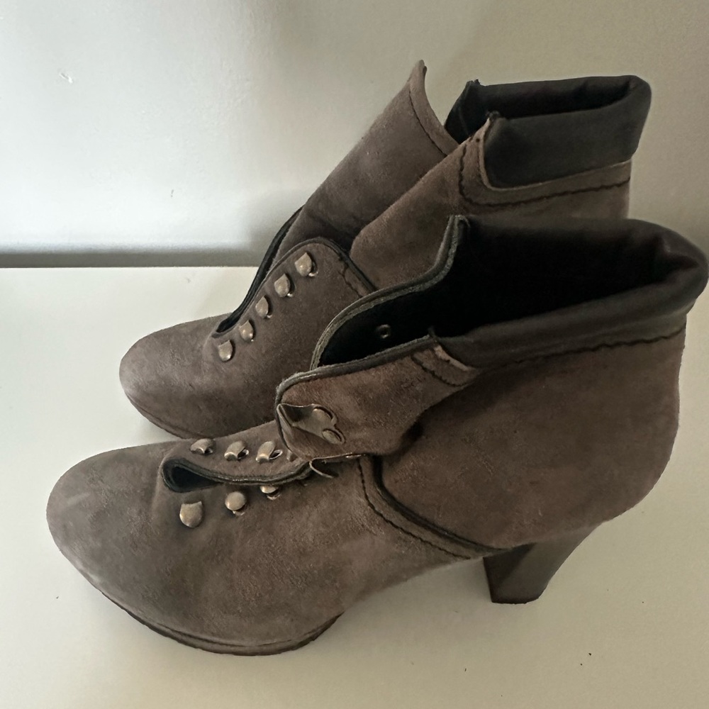 boots - Picture 3 of 5